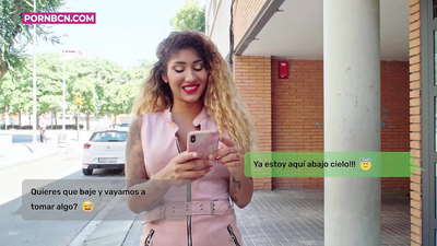 Ang dili matinud-anon nga asawa hapit na makighilawas sa iyang batan-ong hinigugma samtang nagtrabaho ang iyang bana. Latina nga adunay mga tits ug usa ka dako nga asno. Venus Aphrodite.